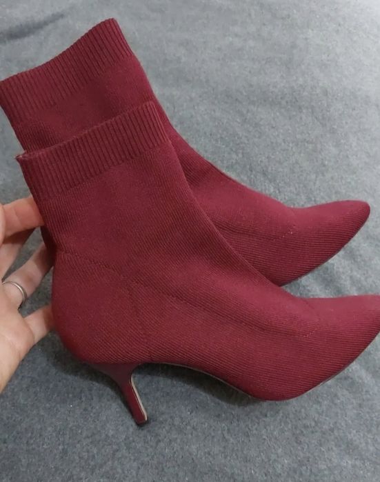 Botins bordeaux Stradivarius