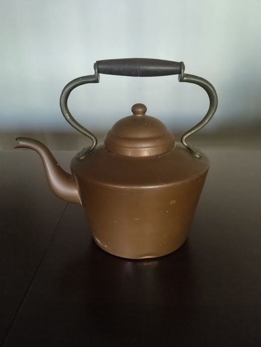 Chaleira antiga em latão com 24cm de altura para decoração