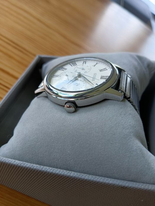 GUESS Srebrny Zegarek  Luksus & Precyzja