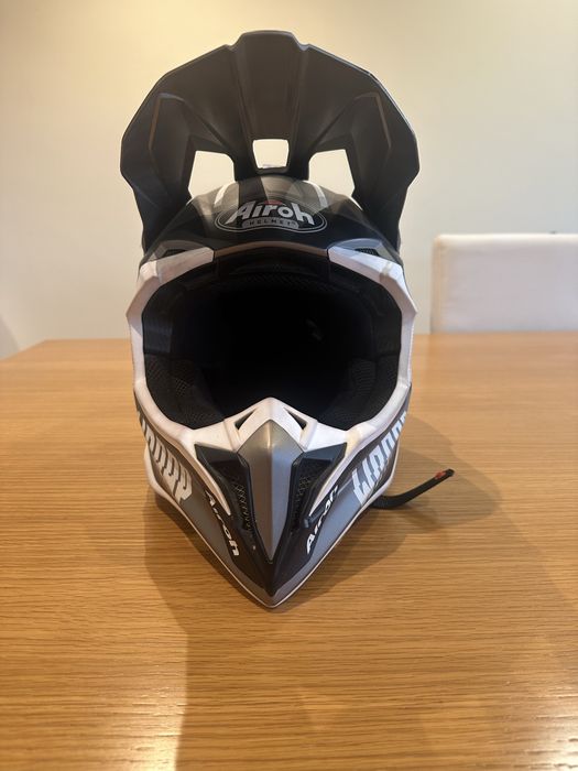 Airoh wrapp edição limitada