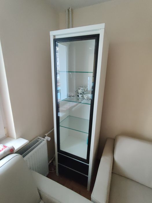 Witryna przeszklona szafka biała BRW