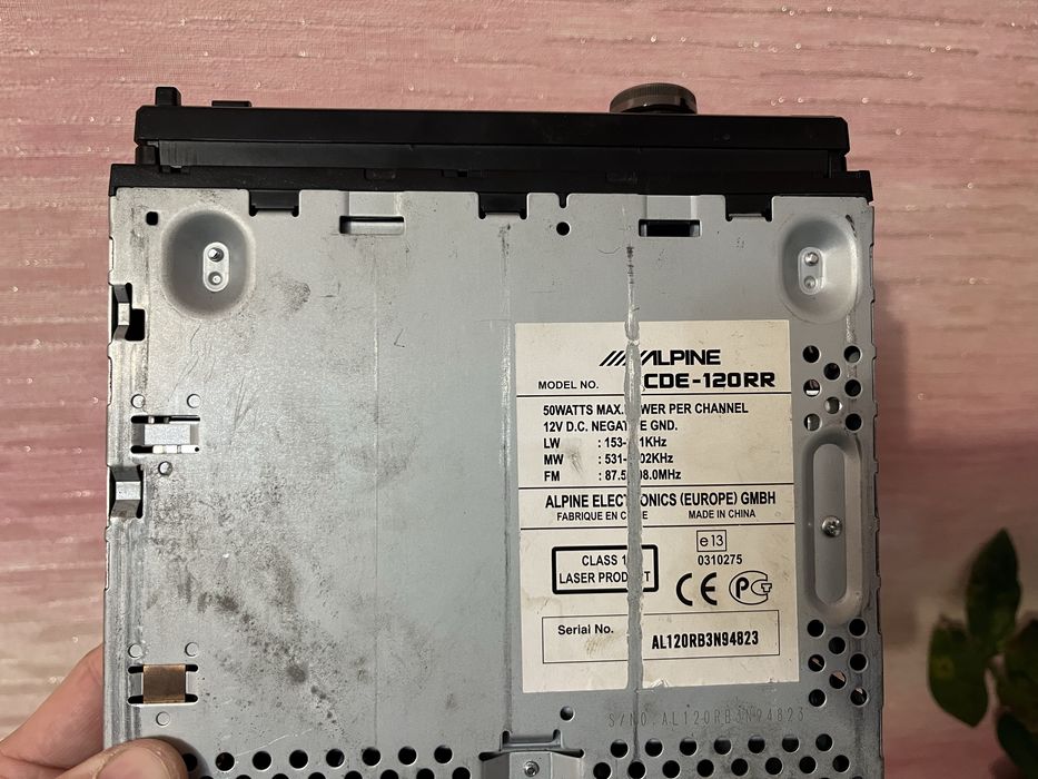 Alpine CDE-120RR (pioneer clarion sony)