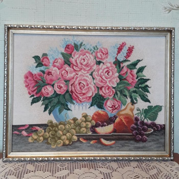 Вишита картина "Натюрморт з трояндами"