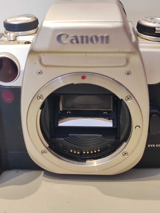 Canon EOS 50E - Câmara Analógica