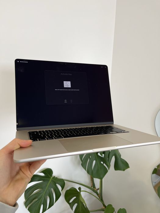 На деталі MacBook Air 15 M5 A3448
