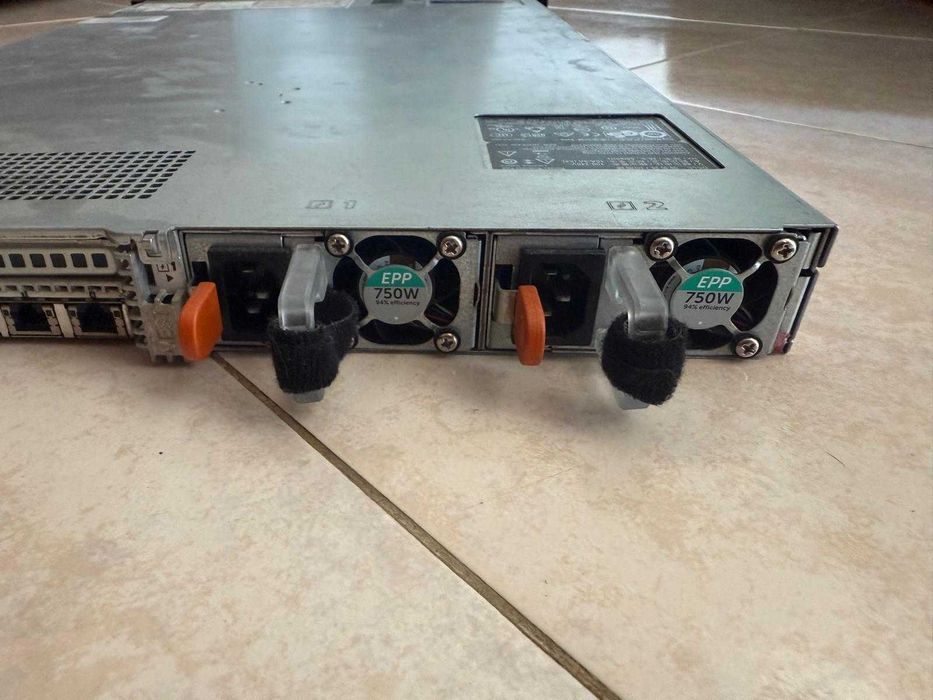 Servidor Dell PowerEdge R630 — 128GB RAM DDR4 — a funcionar