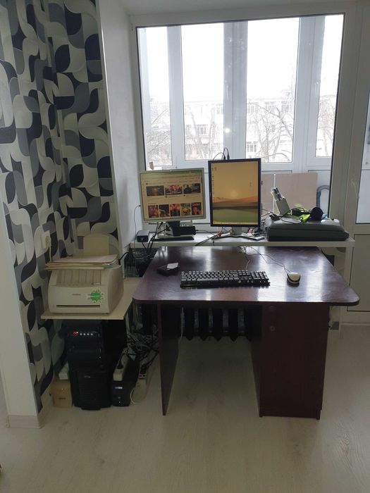 Стіл компютерний б/у
Самовивіз
Розмір  (см)- кришка 84*100 висота 72