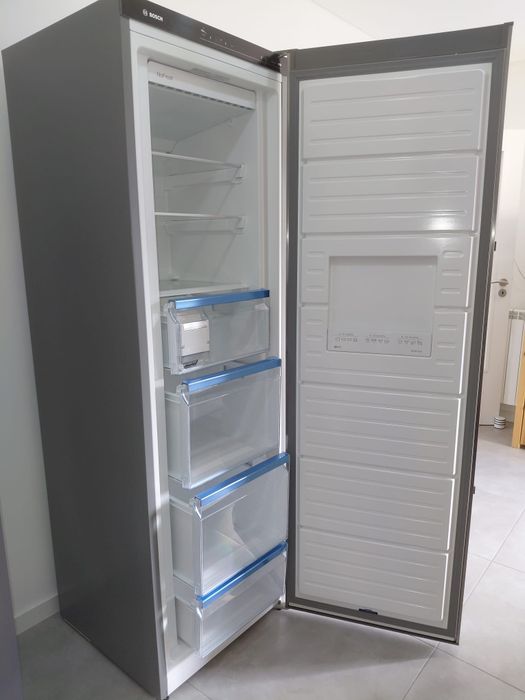Arca Vertical BOSCH GSN36AIEP (No Frost - 186 cm - 242 L - Inox)