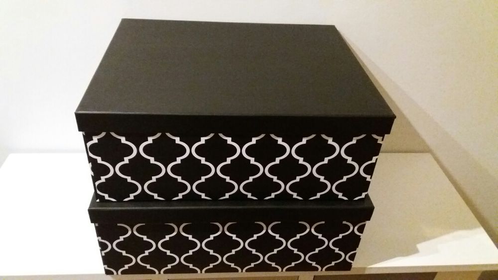 Caixas com padrão preto e branco