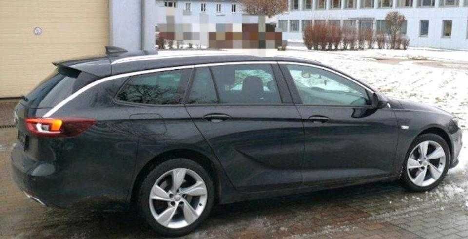 Błotnik prawy Opel Insignia B z22y czarny