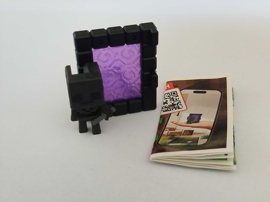 Figurka, zabawka Kinder Joy Minecraft, Witherowy szkielet, portal do Netheru (3)