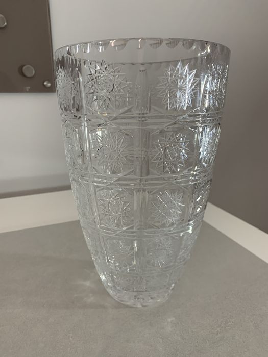 Duzy wazon krysztalowy.