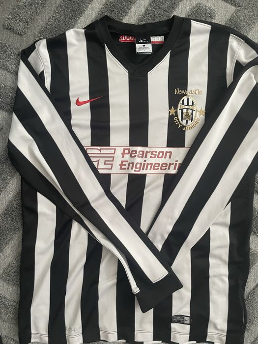 Футбольна футболка нюкасел