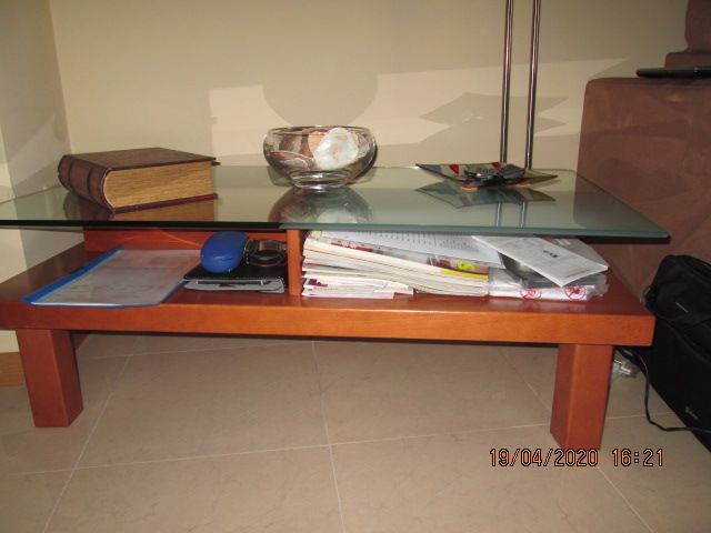 Vendo Mesa de Apoio de sala com o tampo em vidro