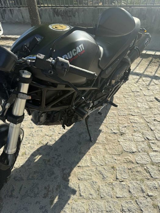 Ducati Monster 695