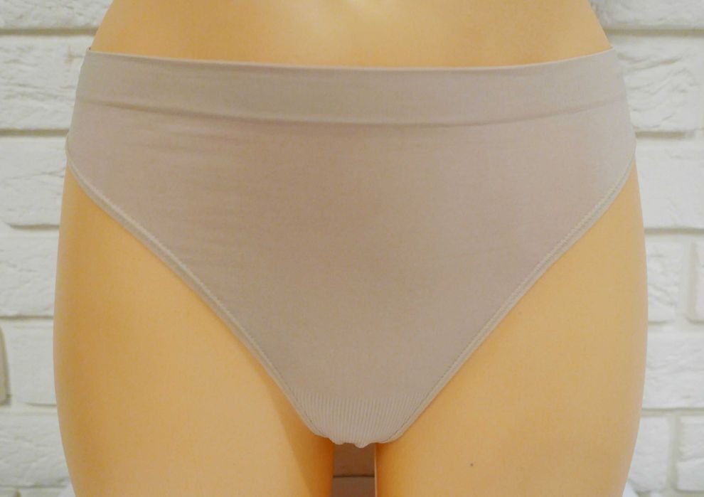 Aksamitnie miękkie stringi lekki delikatny KUNERT LIGHT beż XS/S -80%