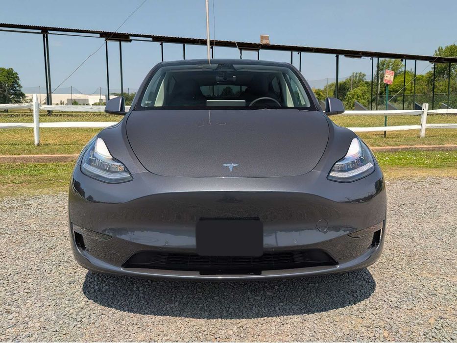 Tesla Model Y      2021