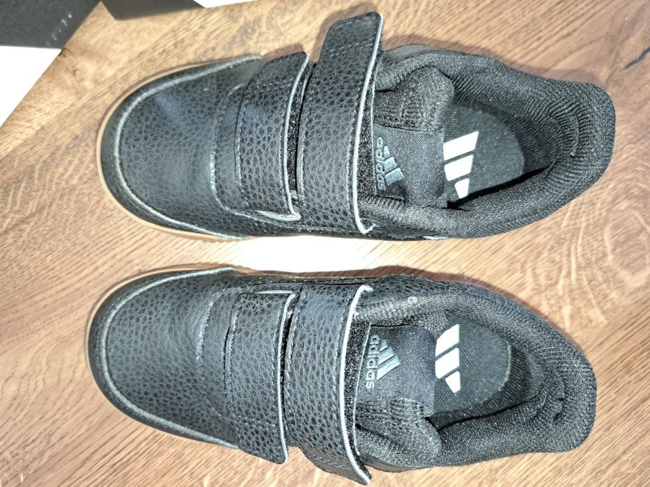 Buty chłopięce Addidas 28