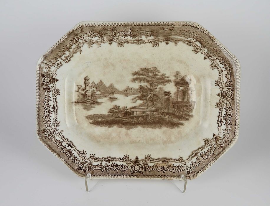 Travessa pequena Estatua / Cavalinho