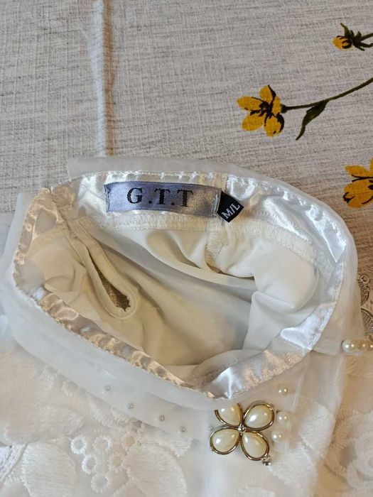 Bluzka z ozdobnym kołnierzykiem