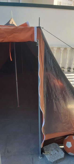 Tenda de campismo com pouco uso