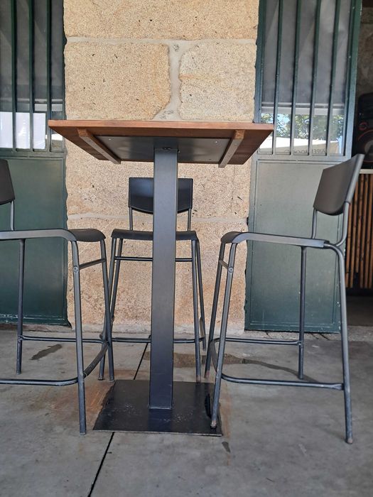 Conjunto Mesa Alta de Bar/Bistrô + 4 Cadeiras (7 conjuntos disponíveis)
