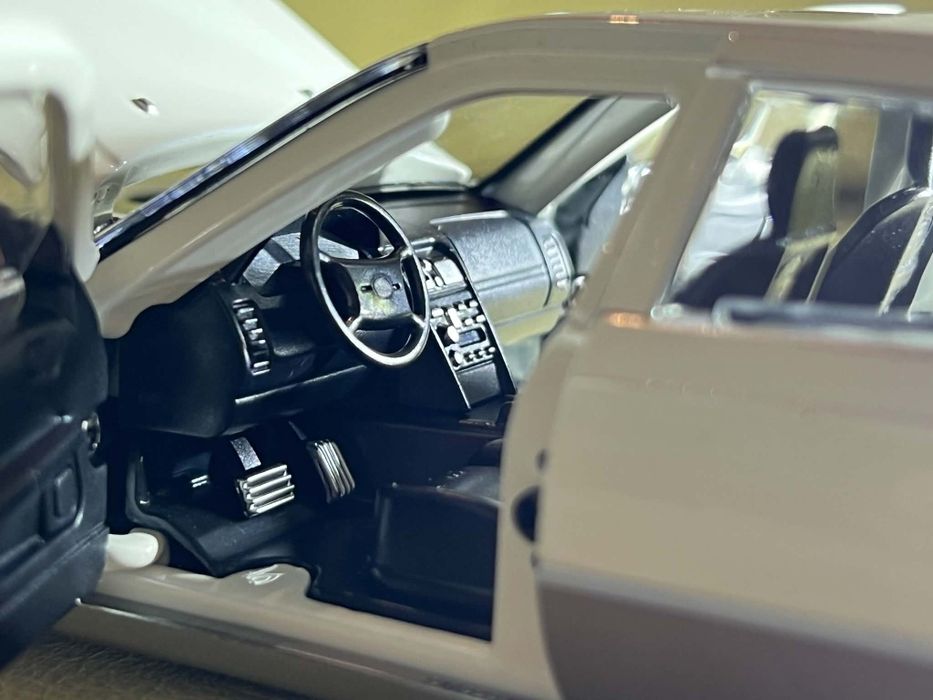 Model samochodu jak Lexus LS400 światła dźwięk otwierany 1:24