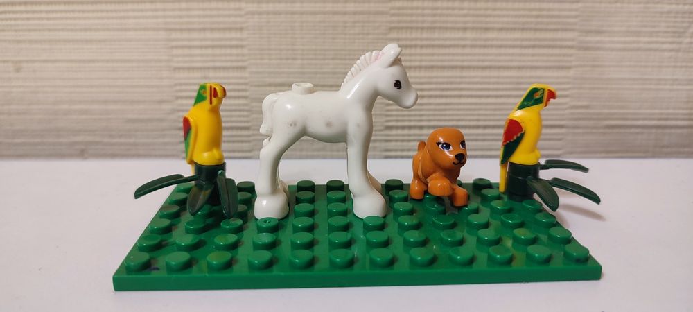 Фигурки Lego  девочки, животные