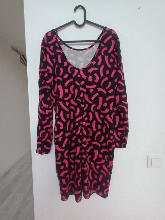 Vestido com alguma lycra, quase novo