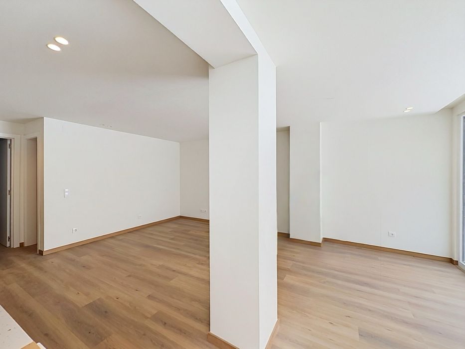 Apartamento t2 com logradouro totalmente renovado no feijo/almada