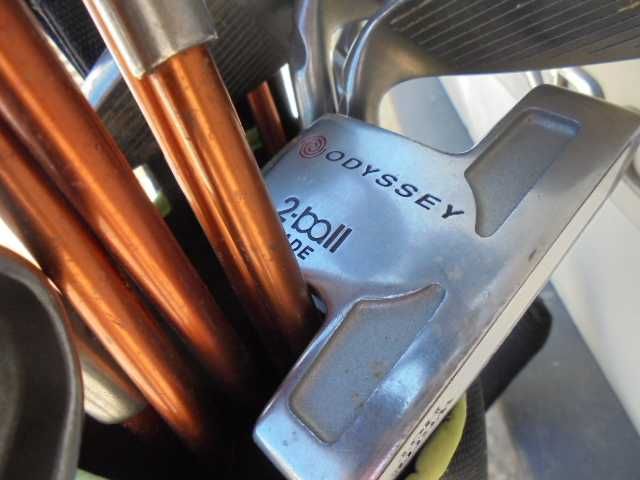 2 sacos de golfe com tacos 42 cada saco