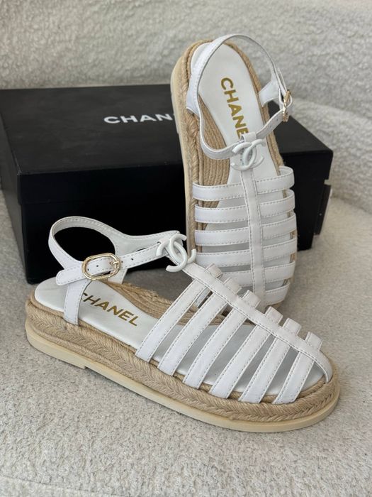 Босоніжки Chanel пудра, беж та білі шкіра