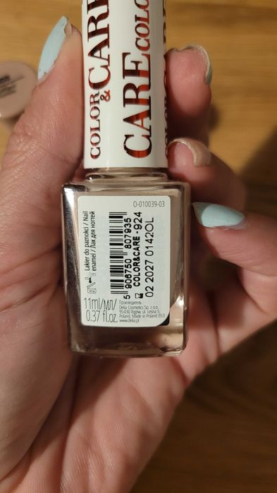 Zestaw lakierów do paznokci nowych