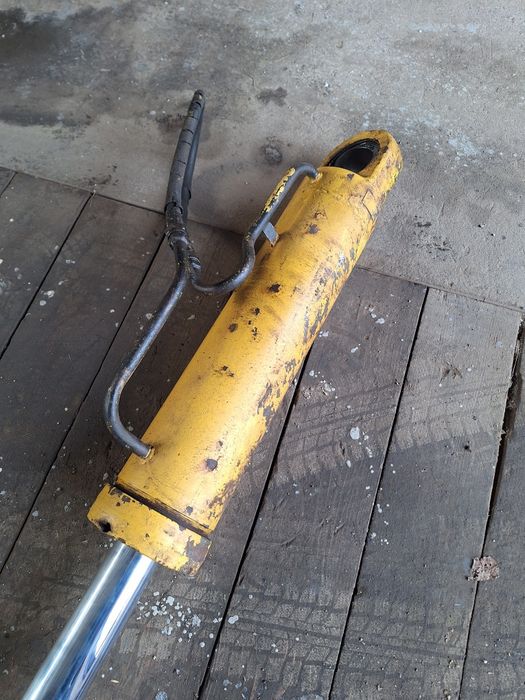 Siłownik zamykania łyzki do ładowarki Ł-34