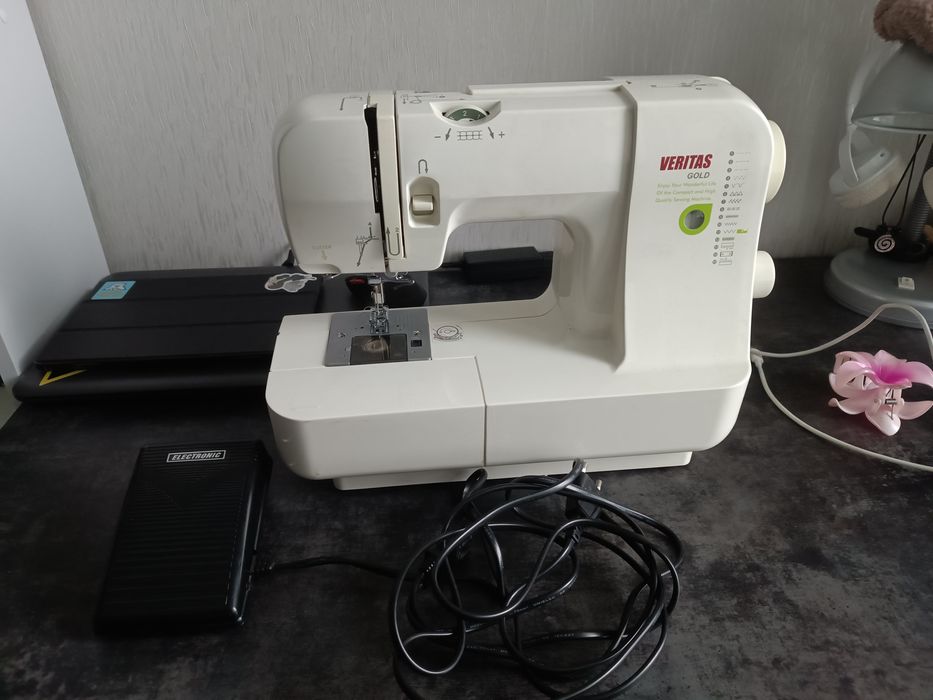 Швейна машинка Veritas Gold