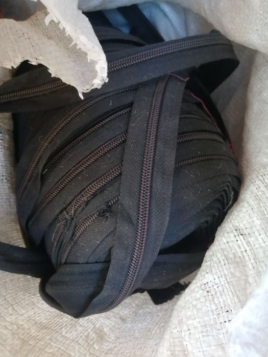 Рулонная зиперная молния с бегунками