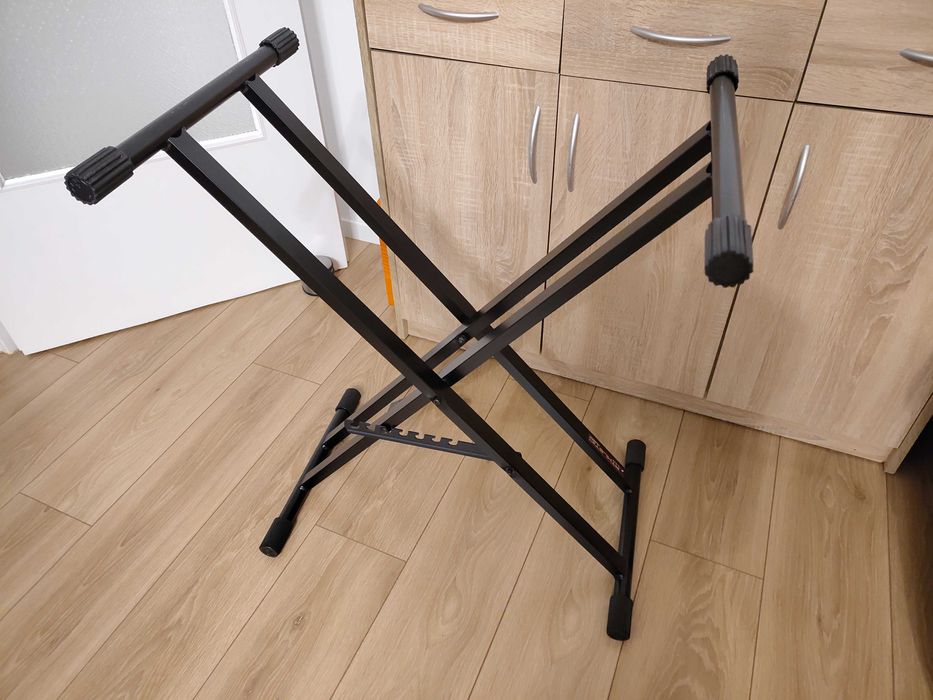 Stojak na keyboarda typu double X