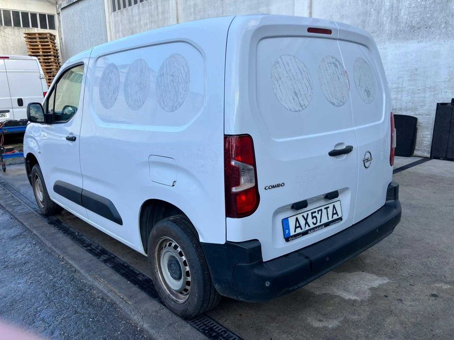 Salvado Opel	Combo (K9) 1.5D | 102cv | 2023 | 278.201 Km