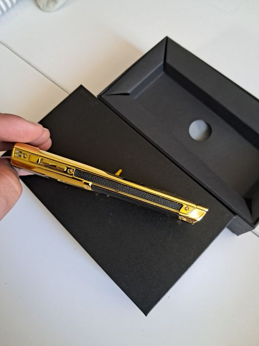 Новый мобильный телефон VERTU Signature v10