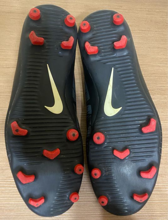 Футбольные бутцы бренда Найк
