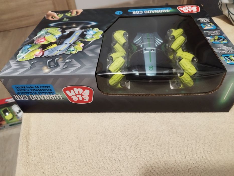 Nowoczesne auto na pilota, auto kaskaderskie