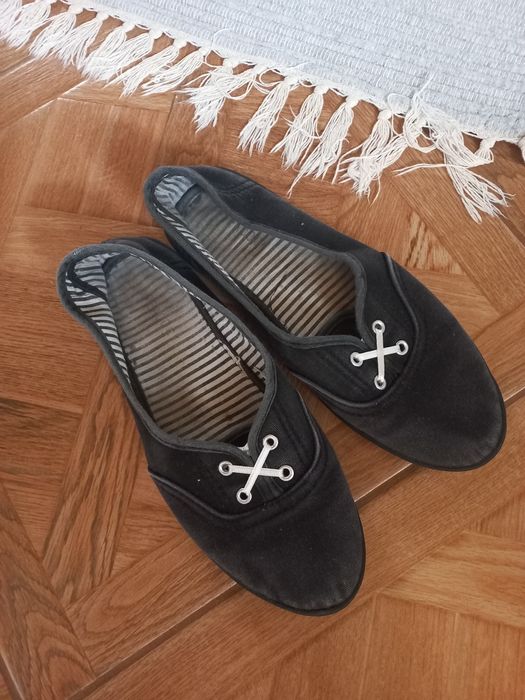 Віддам жіноче взуття