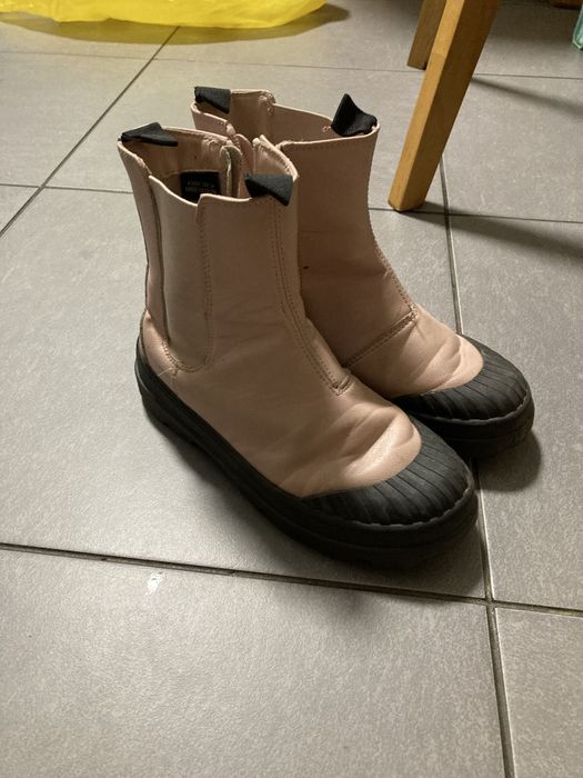 Дитячі черевики на дівчинку