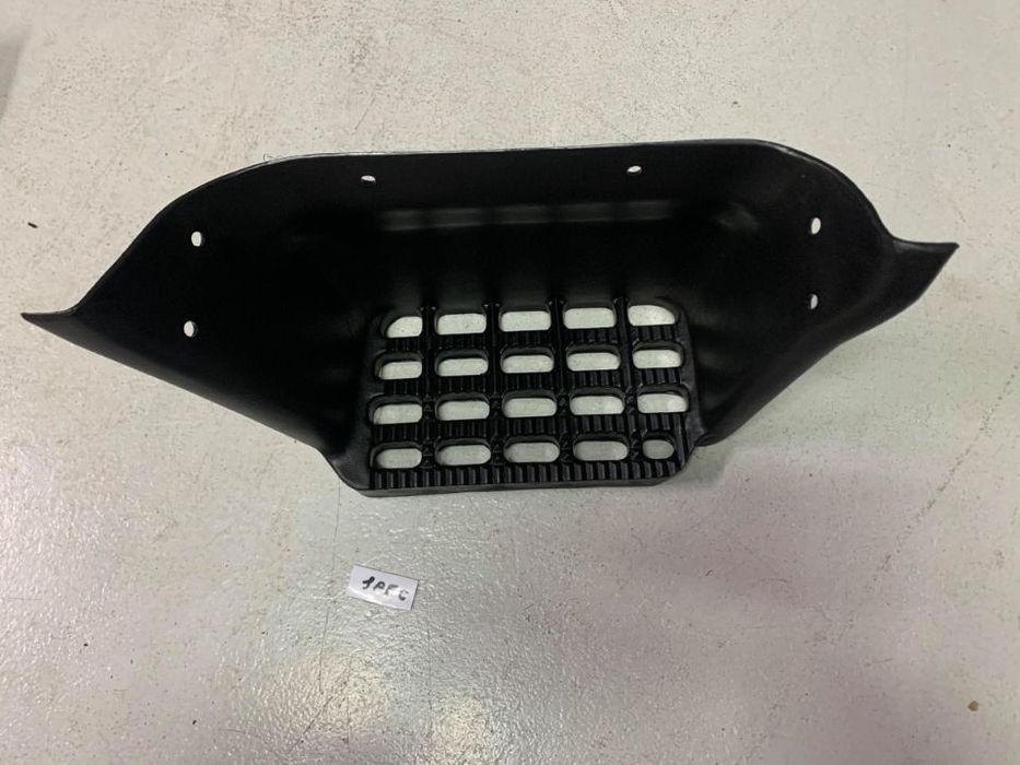 Estribo Toyota Dyna 150/250 /LY60/LY61