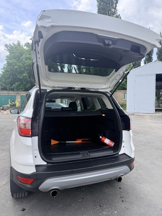 Ford Kuga 2019 VIN WF0AXXWPMAKJ46087 фото оголошення 4 з 9