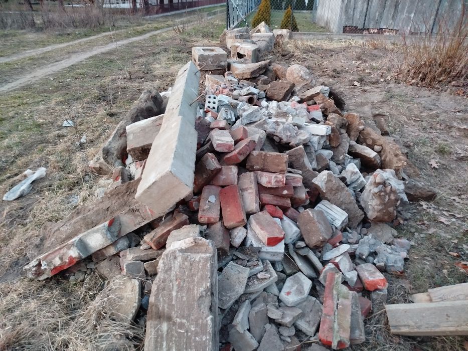 Oddam cegły kamienie