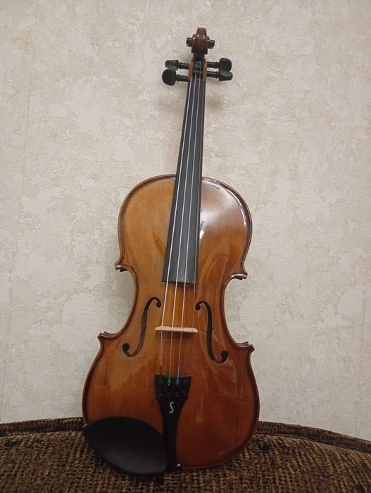 Продам скрипку  Stentor 1500А  4/4
