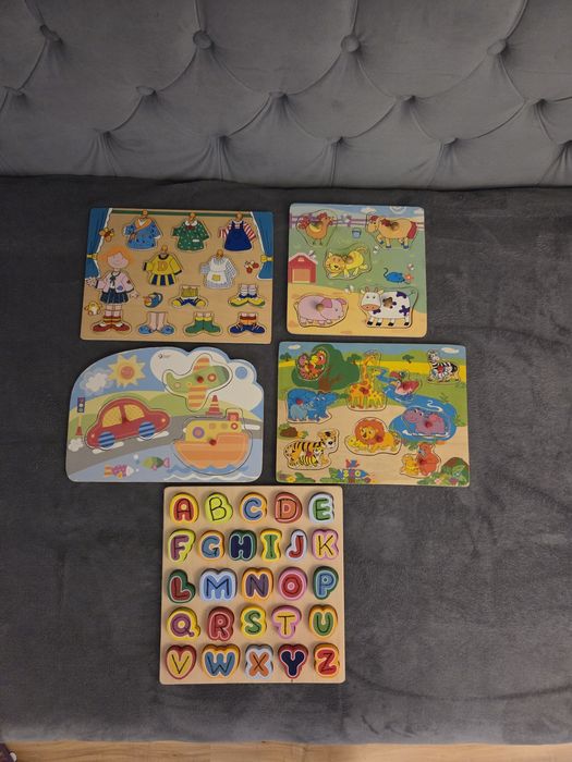 Zestaw pięciu układanek puzzli drewnianych