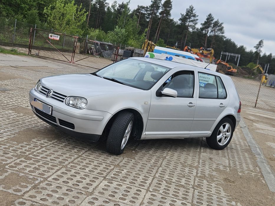 Sprzedam golfa 4. 1.4 sama benzyna, długie opłaty