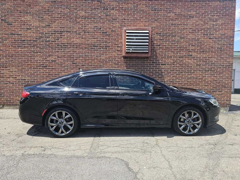 Chrysler 200 S      2015